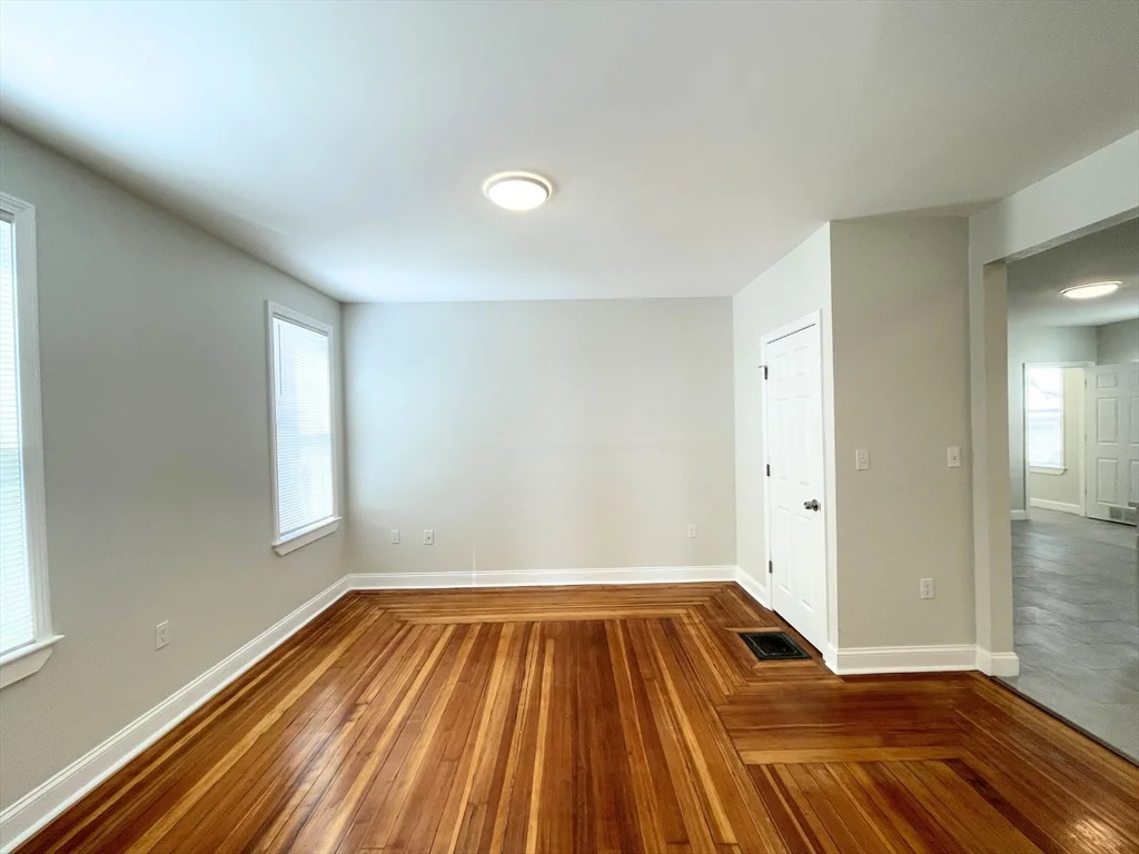 3 bed, 1 bath apartment for rent at 25 Bennett St Unit 3, Beverly — photo 4 of 19
