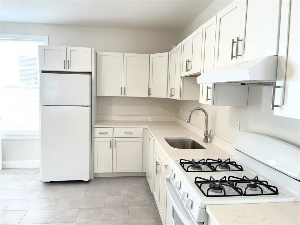 3 bed, 1 bath apartment for rent at 25 Bennett St Unit 3, Beverly — photo 11 of 19