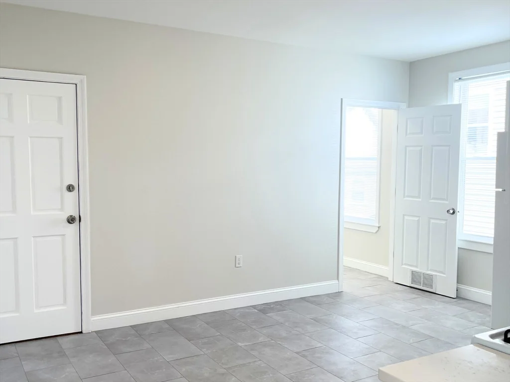 3 bed, 1 bath apartment for rent at 25 Bennett St Unit 3, Beverly — photo 7 of 19