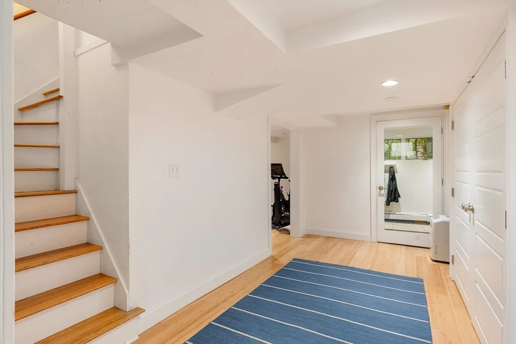 4 bed, 3 bath apartment for rent at 25 Bradford Rd, Newton Highlands — photo 14 of 22