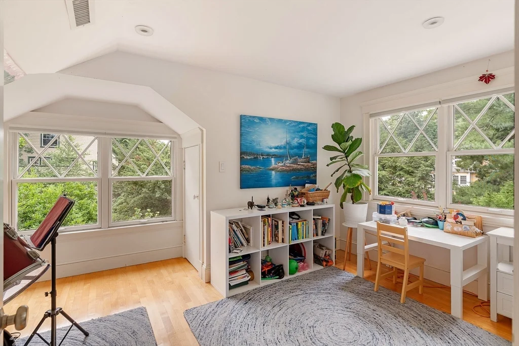 4 bed, 3 bath apartment for rent at 25 Bradford Rd, Newton Highlands — photo 11 of 22