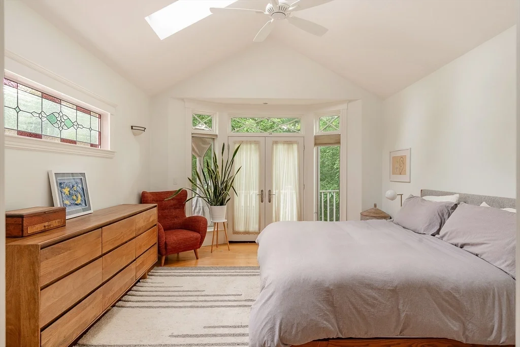 4 bed, 3 bath apartment for rent at 25 Bradford Rd, Newton Highlands — photo 11 of 22