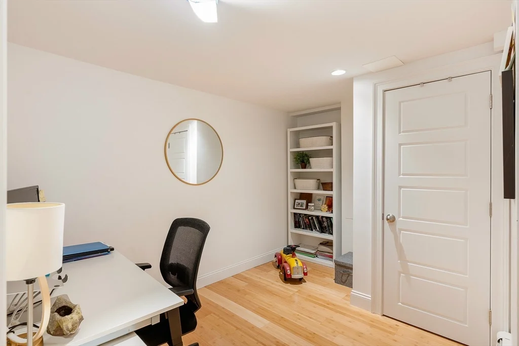 4 bed, 3 bath apartment for rent at 25 Bradford Rd, Newton Highlands — photo 16 of 22