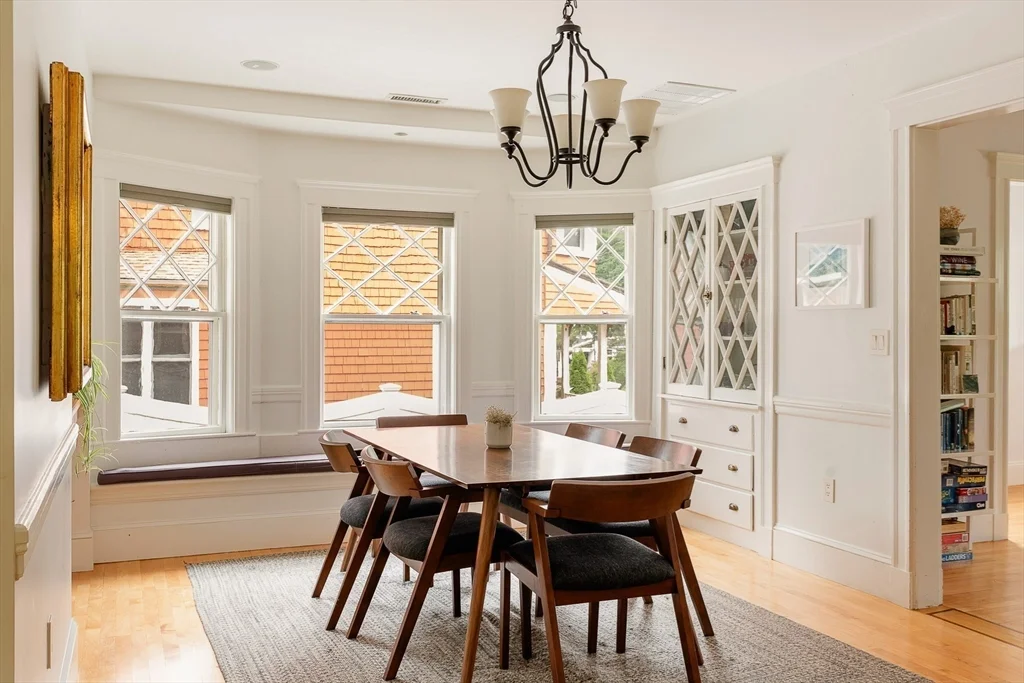 4 bed, 3 bath apartment for rent at 25 Bradford Rd, Newton Highlands — photo 5 of 22