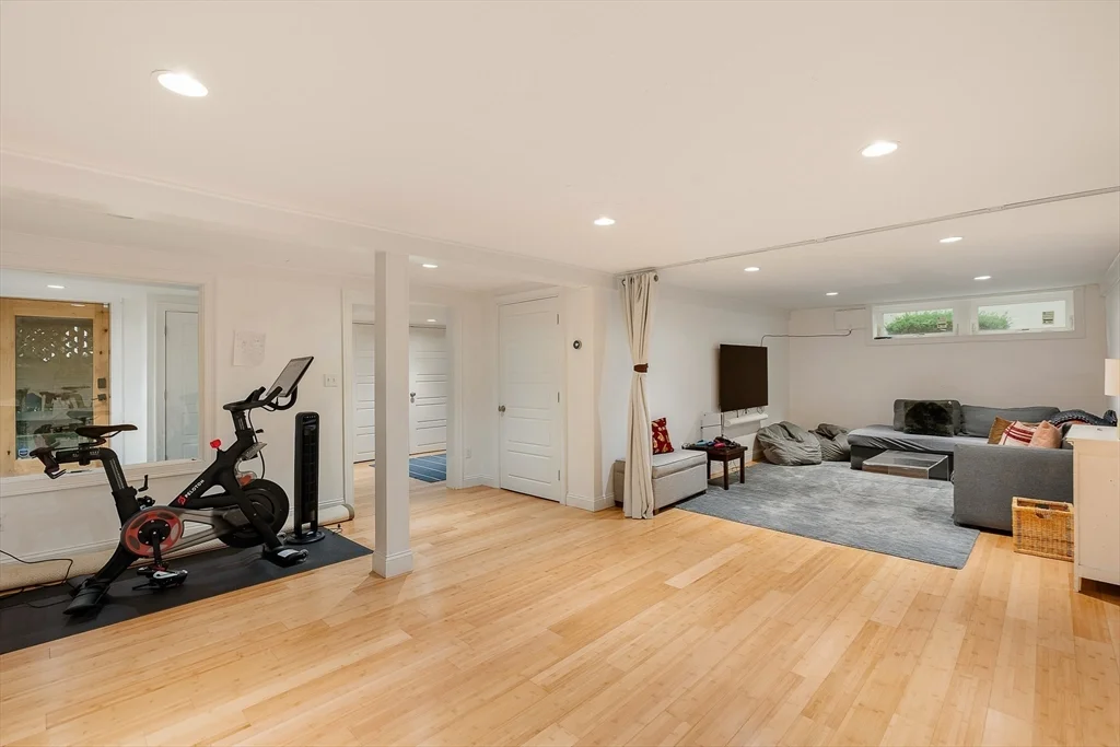4 bed, 3 bath apartment for rent at 25 Bradford Rd, Newton Highlands — photo 15 of 22