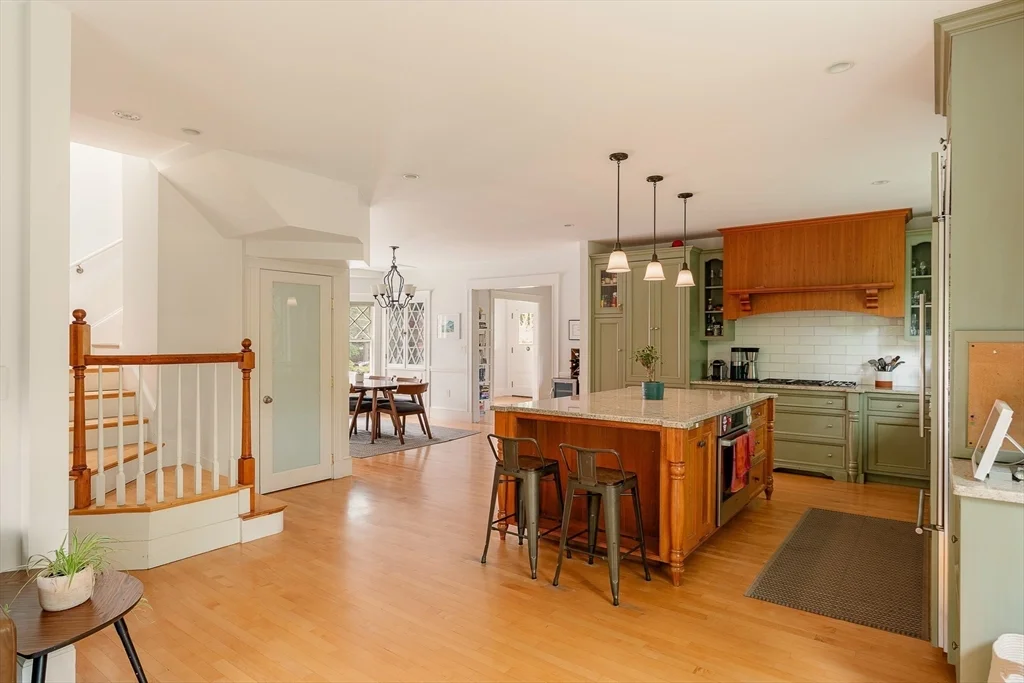 4 bed, 3 bath apartment for rent at 25 Bradford Rd, Newton Highlands — photo 7 of 22