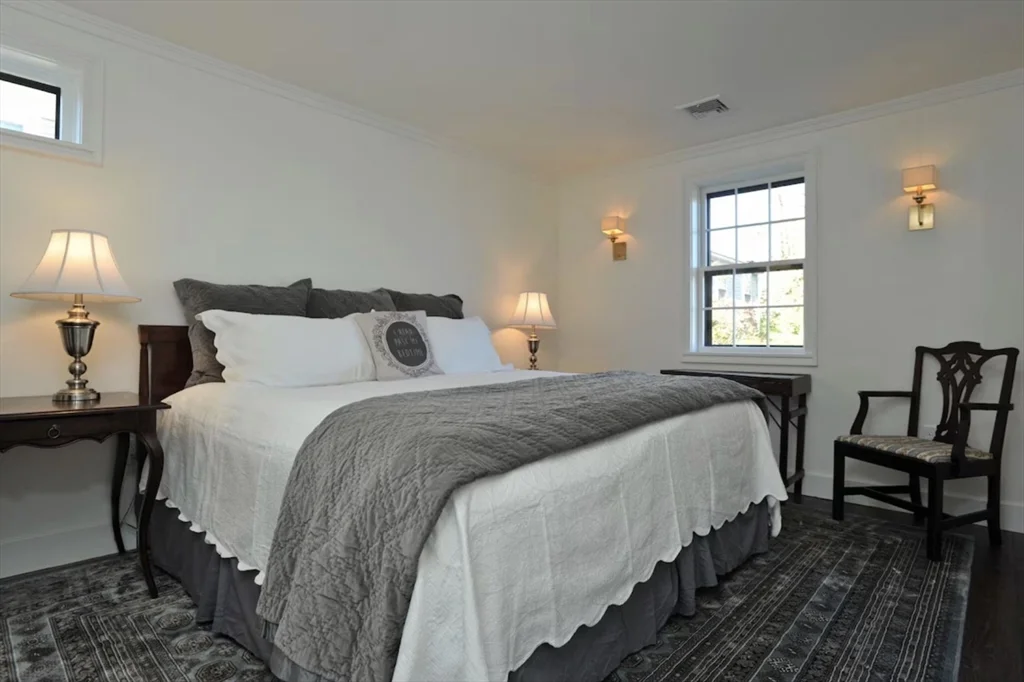 3 bed, 2 bath apartment for rent at 25 Broad St, Nantucket — photo 27 of 37