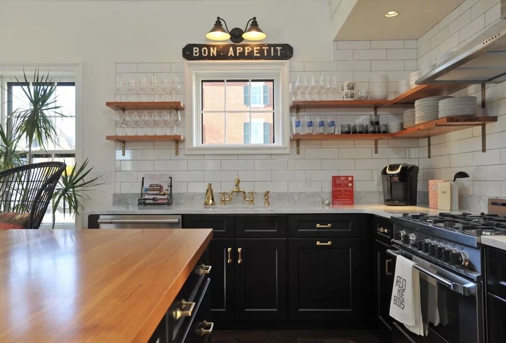 3 bed, 2 bath apartment for rent at 25 Broad St, Nantucket — photo 34 of 37
