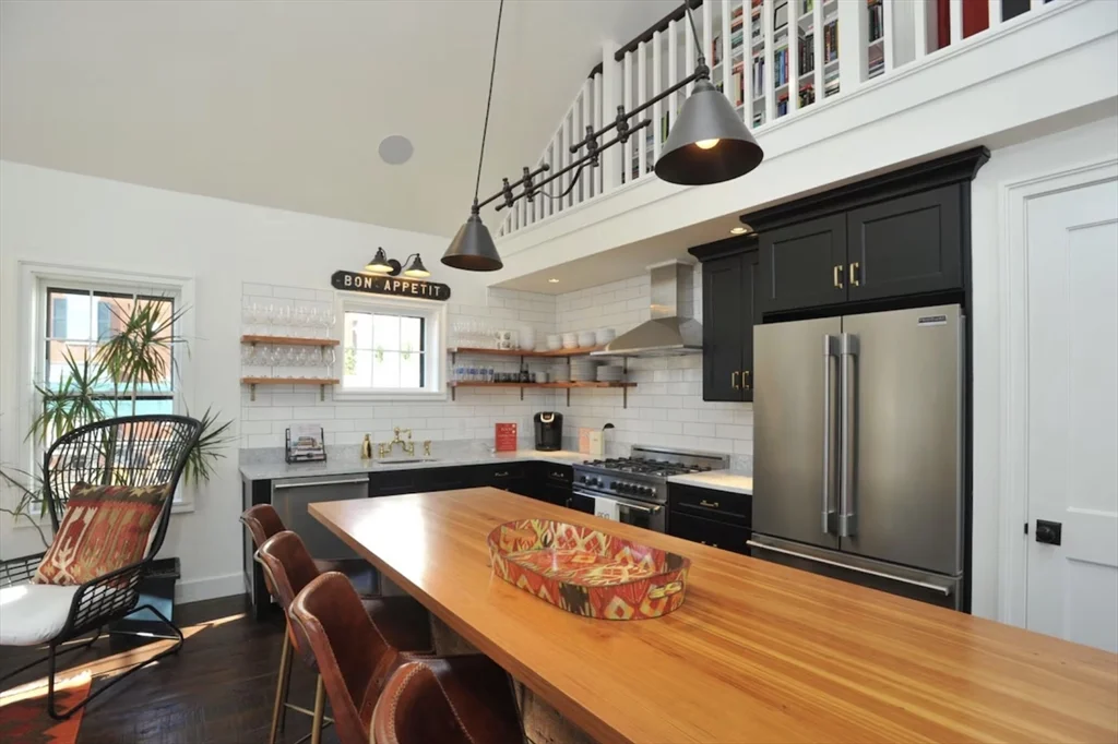 3 bed, 2 bath apartment for rent at 25 Broad St, Nantucket — photo 35 of 37