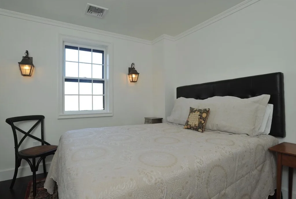 3 bed, 2 bath apartment for rent at 25 Broad St, Nantucket — photo 22 of 37