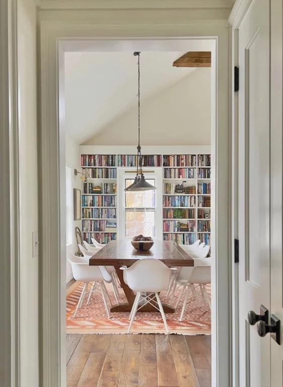 3 bed, 2 bath apartment for rent at 25 Broad St, Nantucket — photo 4 of 37