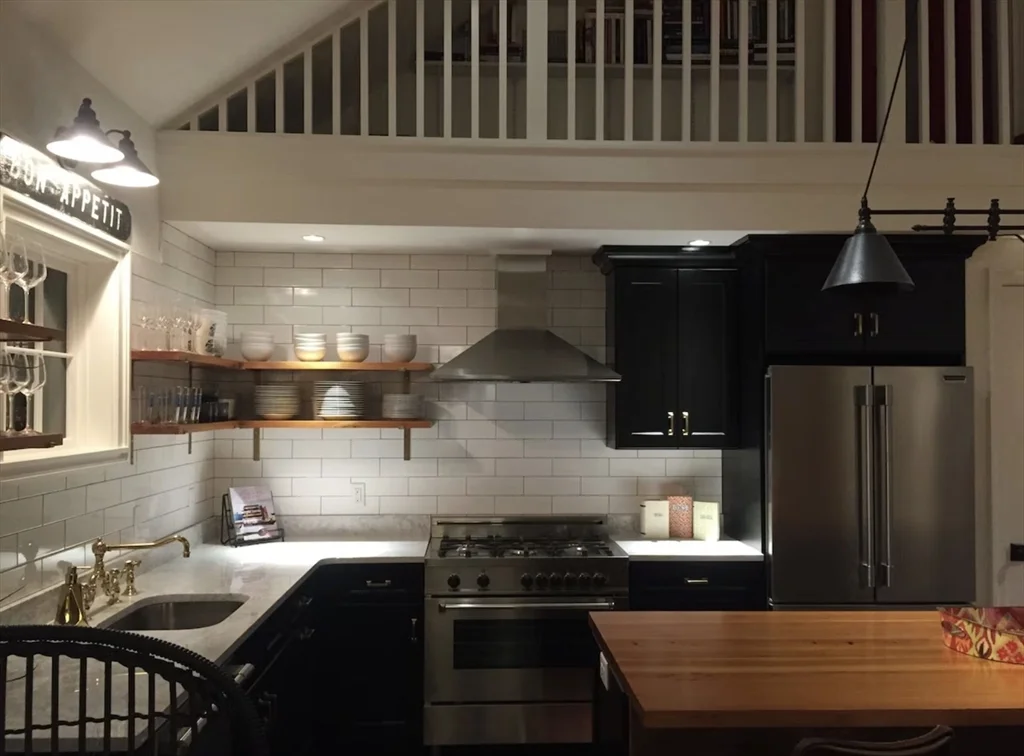 3 bed, 2 bath apartment for rent at 25 Broad St, Nantucket — photo 31 of 37
