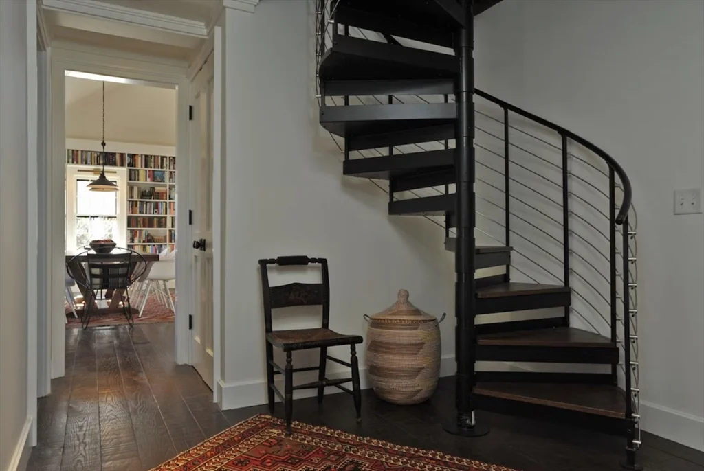 3 bed, 2 bath apartment for rent at 25 Broad St, Nantucket — photo 21 of 37