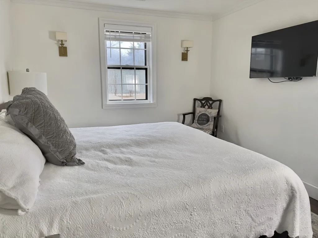 3 bed, 2 bath apartment for rent at 25 Broad St, Nantucket — photo 19 of 37