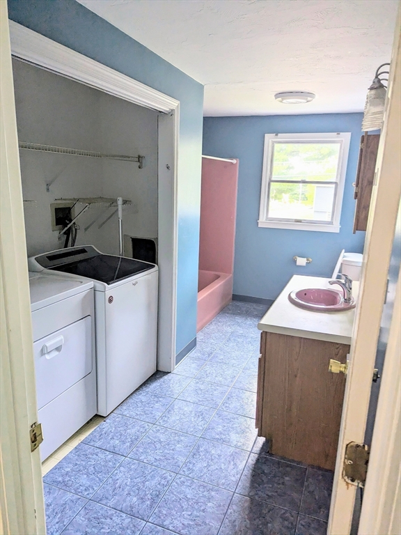 3 bed, 1 bath apartment for rent at 25 Brodeur Ave Unit 1, Webster — photo 32 of 42