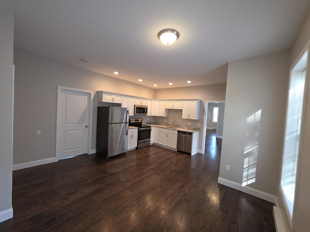 3 bed, 1 bath apartment for rent at 25 Brown Ave Unit 25, Holyoke — photo 5 of 20