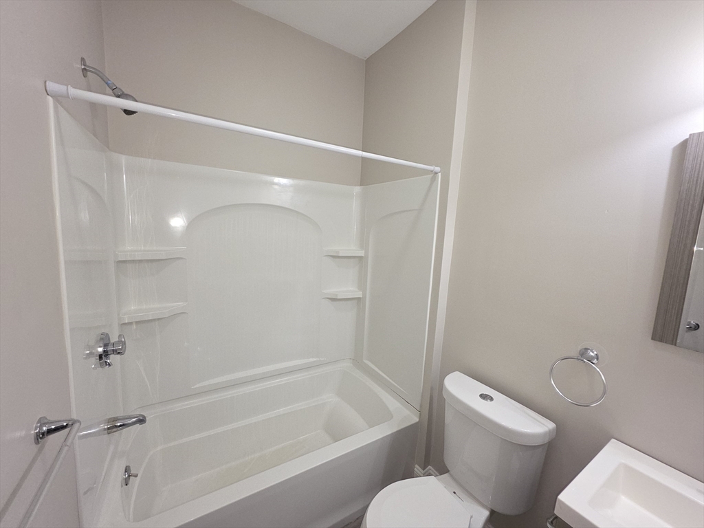 3 bed, 1 bath apartment for rent at 25 Brown Ave Unit 25, Holyoke — photo 7 of 20