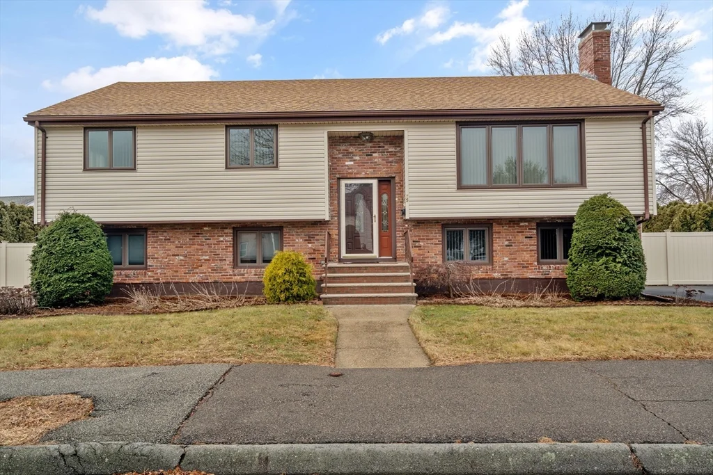 1 bed, 1 bath apartment for rent at 25 Carr Rd Unit 2, Saugus — photo 1 of 9