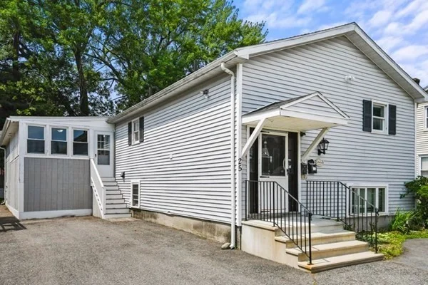 4 bed, 2 bath apartment for rent at 25 Carver St Unit 1, Worcester