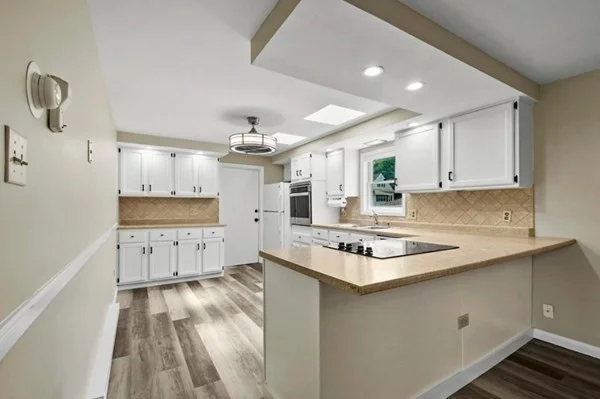 4 bed, 2 bath apartment for rent at 25 Carver St Unit 1, Worcester — photo 3 of 15