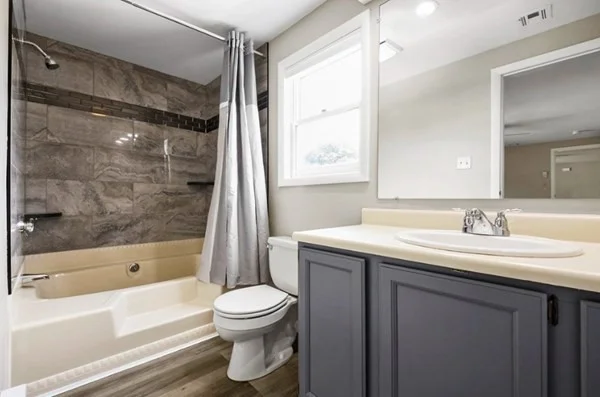 4 bed, 2 bath apartment for rent at 25 Carver St Unit 1, Worcester — photo 12 of 15