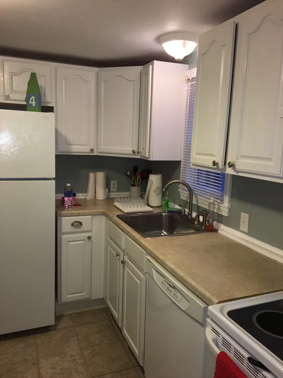 2 bed, 1 bath apartment for rent at 25 Centerville Ave, Barnstable — photo 7 of 8