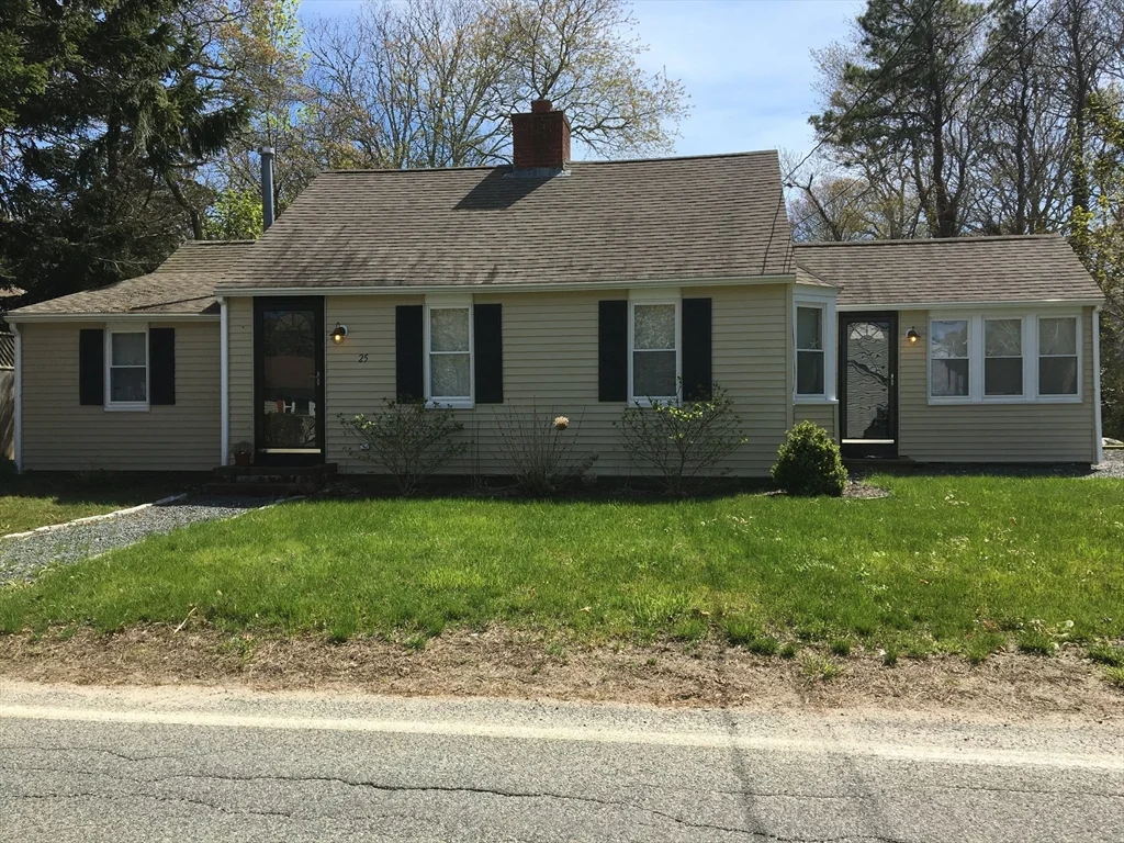 2 bed, 1 bath apartment for rent at 25 Centerville Ave, Barnstable
