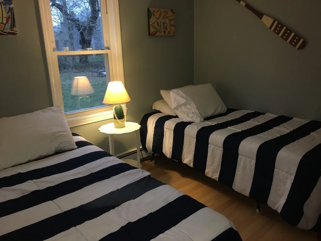 2 bed, 1 bath apartment for rent at 25 Centerville Ave, Barnstable — photo 4 of 8