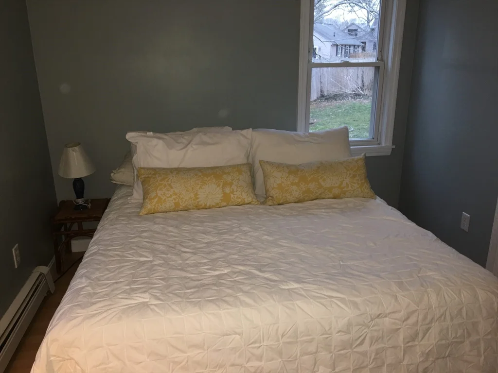 2 bed, 1 bath apartment for rent at 25 Centerville Ave, Barnstable — photo 6 of 8