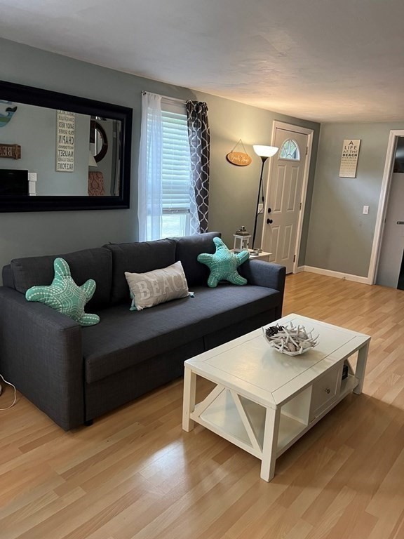 2 bed, 1 bath apartment for rent at 25 Centerville Ave, Centerville — photo 2 of 7