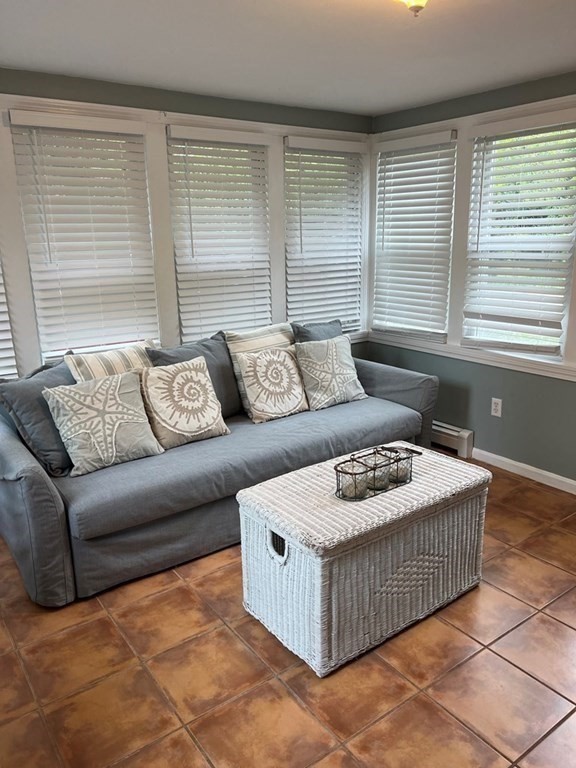 2 bed, 1 bath apartment for rent at 25 Centerville Ave, Centerville — photo 3 of 7