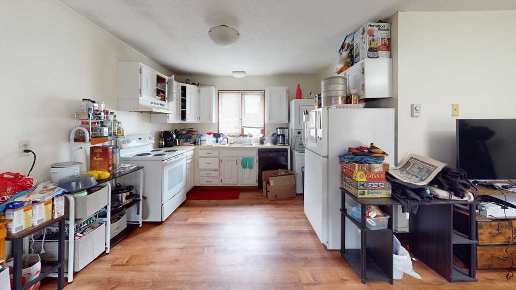 3 bed, 1 bath apartment for rent at 25 Chelsea St Unit 2, East Boston — photo 2 of 11