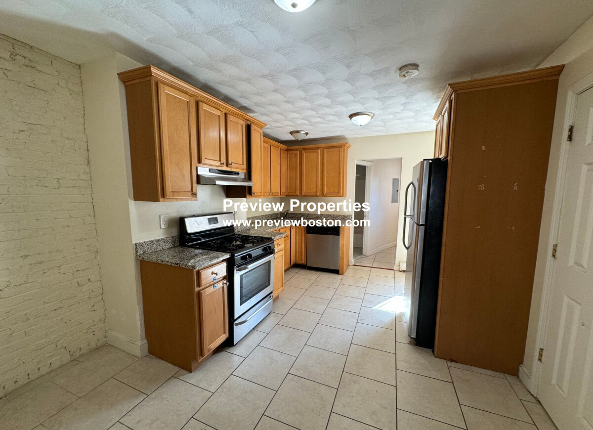3 bed, 1 bath apartment for rent at 25 Chelsea Unit 2P, East Boston