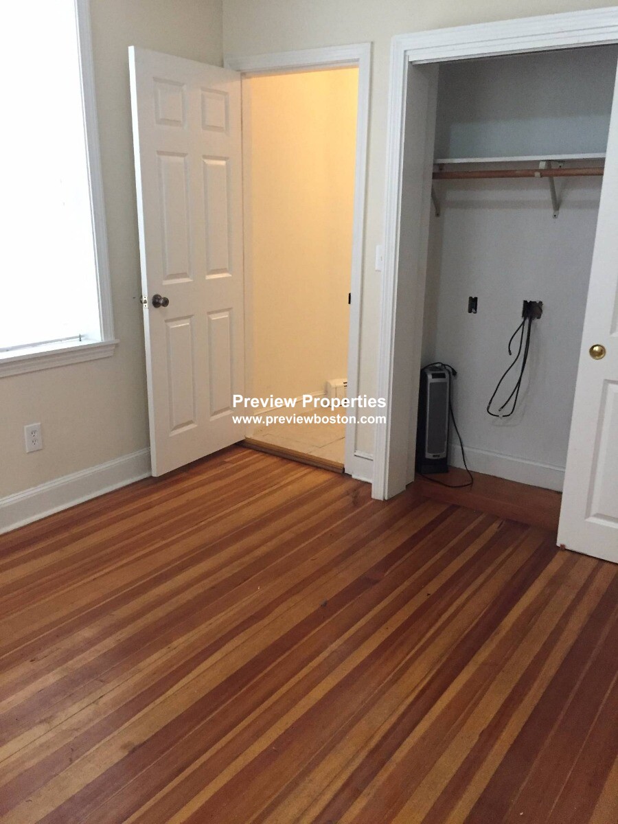 3 bed, 1 bath apartment for rent at 25 Chelsea Unit 2P, East Boston — photo 12 of 13