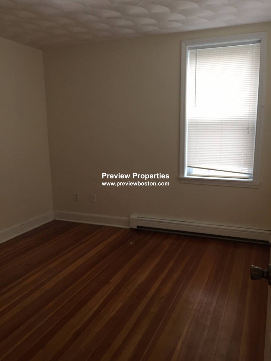 3 bed, 1 bath apartment for rent at 25 Chelsea Unit 2P, East Boston — photo 13 of 13