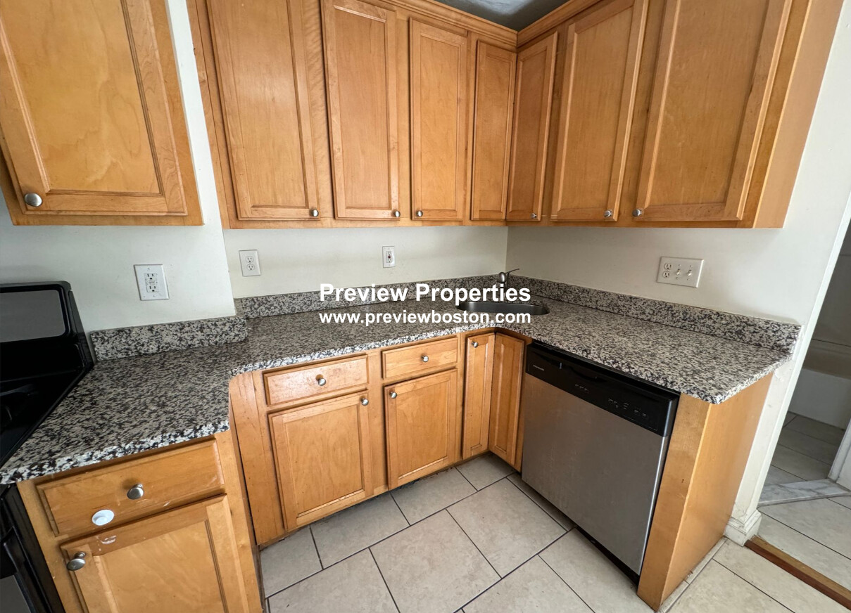 3 bed, 1 bath apartment for rent at 25 Chelsea Unit 2P, East Boston — photo 6 of 13