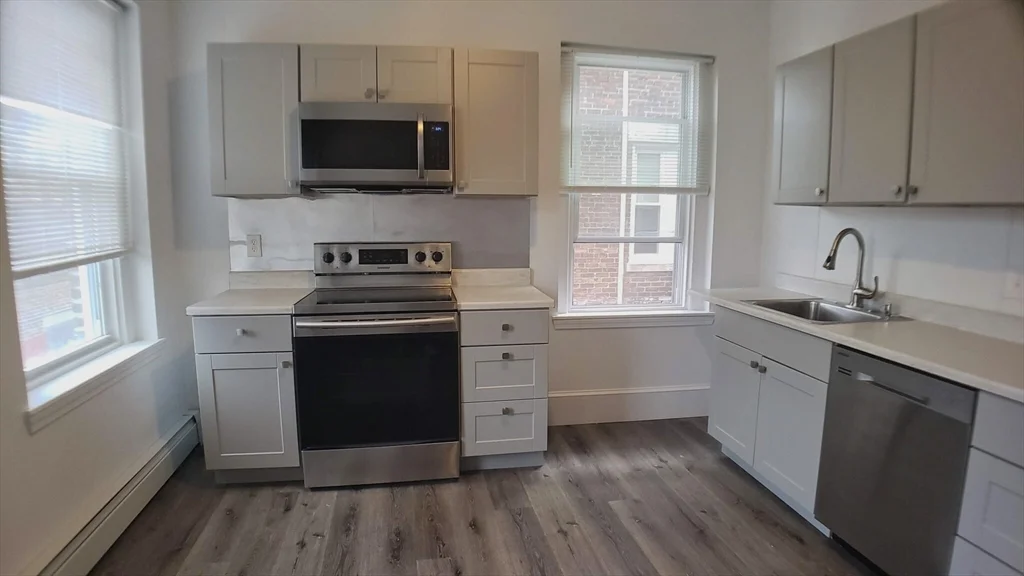 4 bed, 1 bath apartment for rent at 25 Chester Unit 3, Brighton — photo 3 of 14