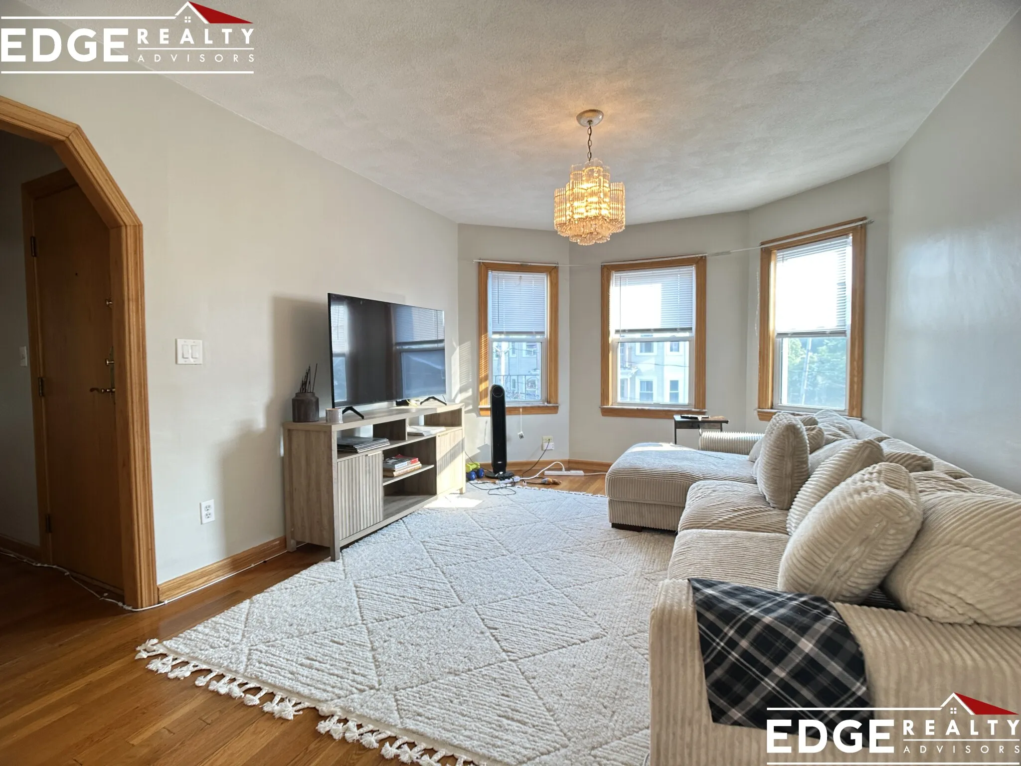3 bed, 1 bath apartment for rent at 25 Claymoss Rd Unit 3, Brighton — photo 4 of 9