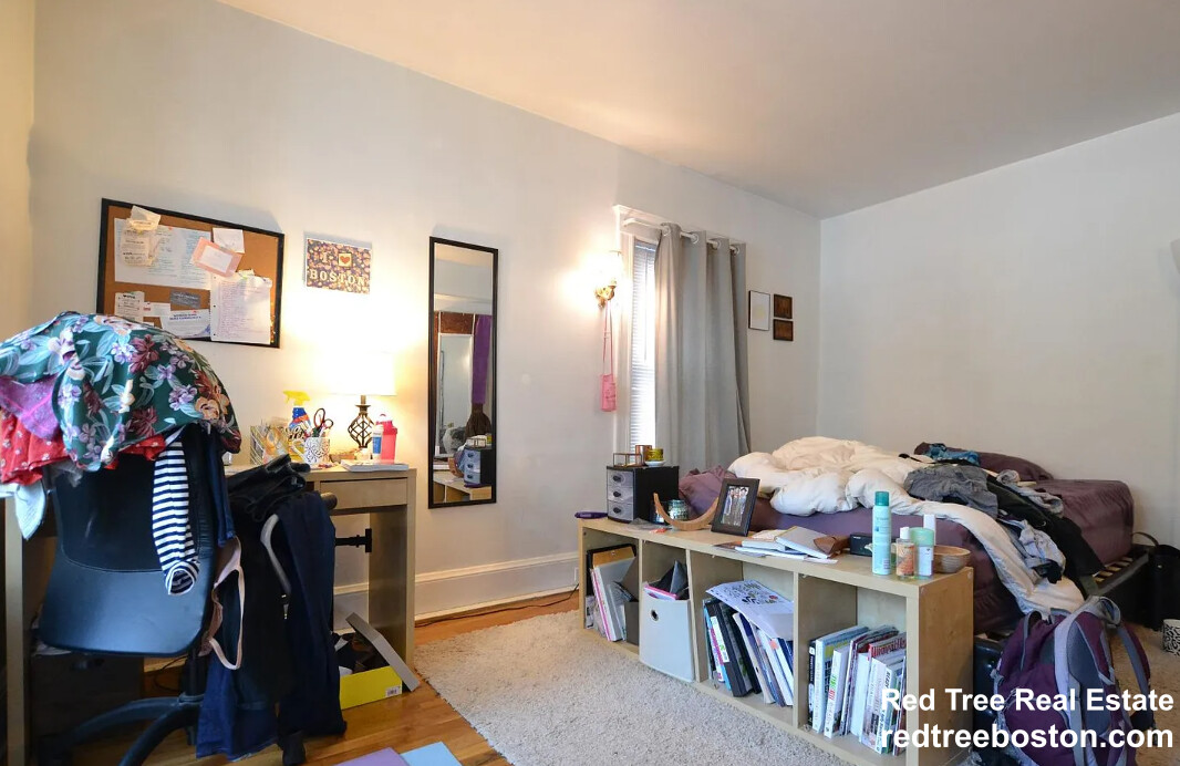 4 bed, 1.5 bath apartment for rent at 25 Colborne Rd Unit 1, Brighton — photo 10 of 35