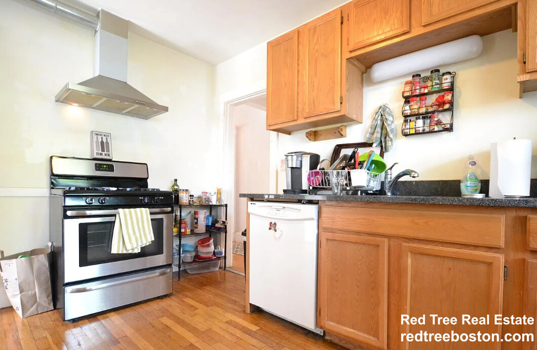 4 bed, 1.5 bath apartment for rent at 25 Colborne Rd Unit 1, Brighton — photo 2 of 35