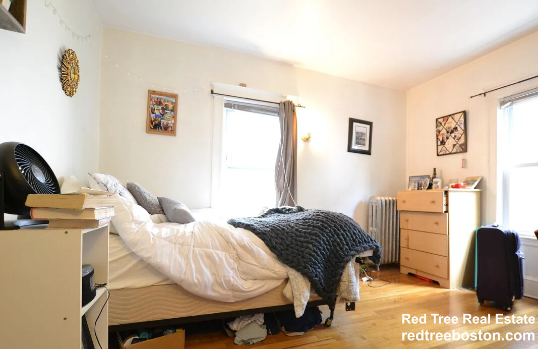 4 bed, 1.5 bath apartment for rent at 25 Colborne Rd Unit 1, Brighton — photo 7 of 35