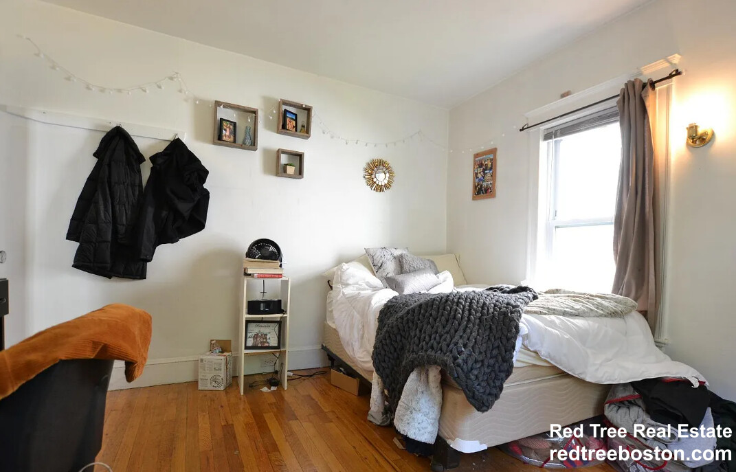 4 bed, 1.5 bath apartment for rent at 25 Colborne Rd Unit 1, Brighton — photo 6 of 35