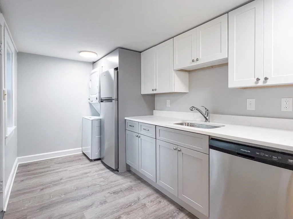 2 bed, 1 bath apartment for rent at 25 Common St Unit 1, Weymouth — photo 2 of 12