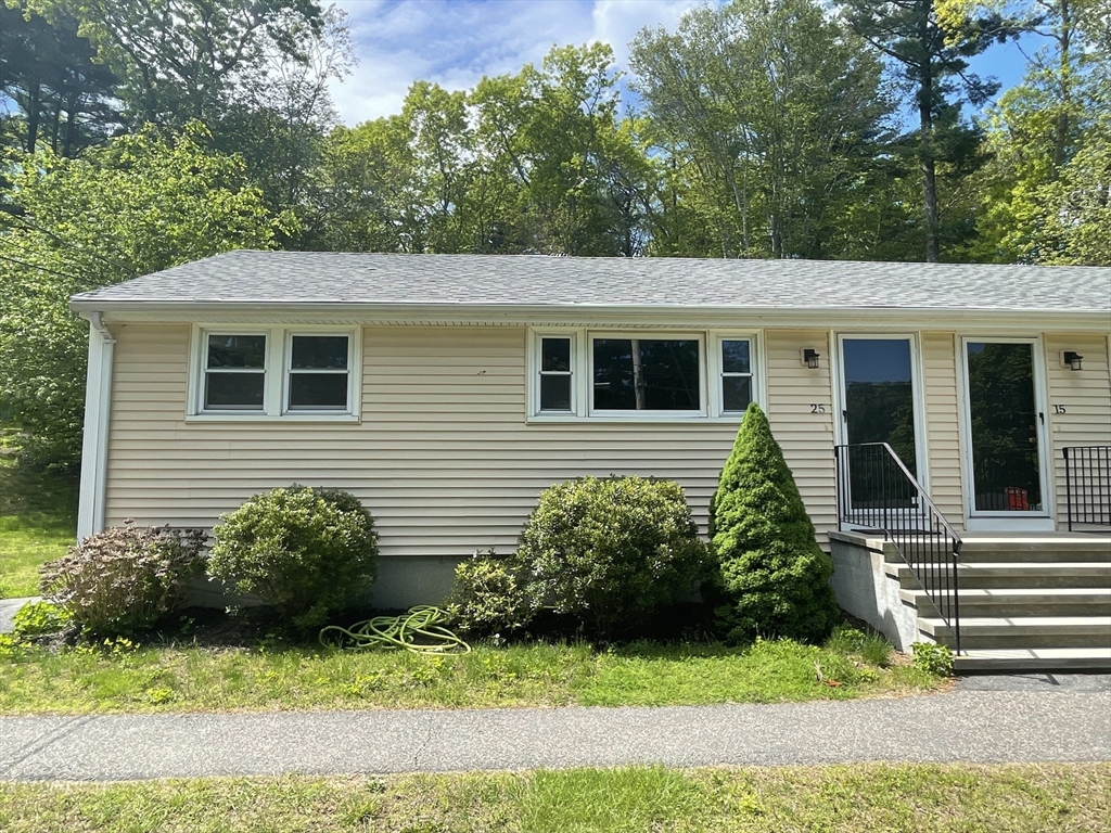 2 bed, 1 bath apartment for rent at 25 Conant St Unit 1, Bridgewater — photo 2 of 18