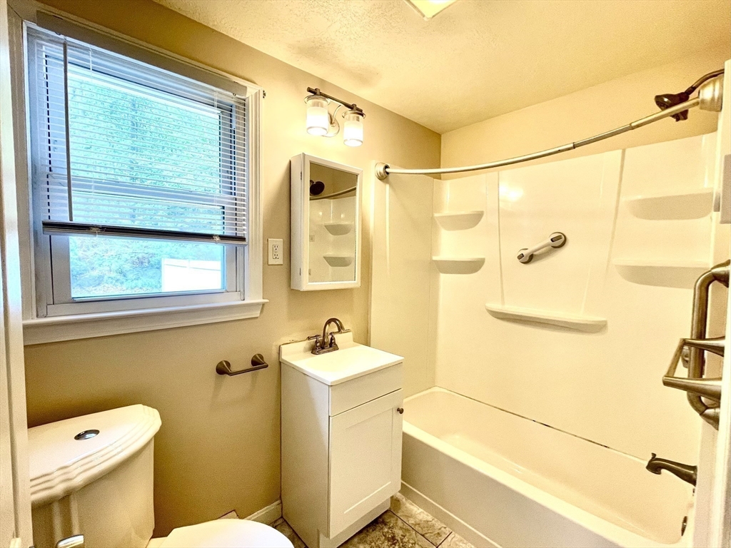 2 bed, 1 bath apartment for rent at 25 Conant St Unit 1, Bridgewater — photo 13 of 18