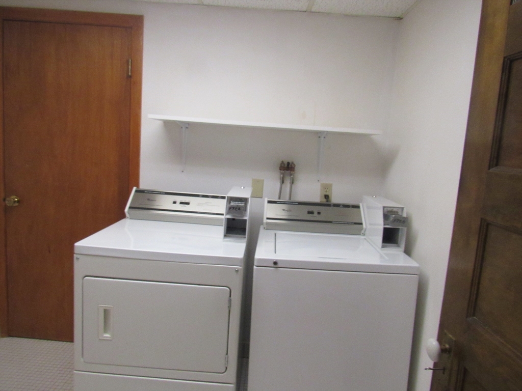 3 bed, 1 bath apartment for rent at 25 Crescent Unit 2, Oakdale — photo 6 of 20