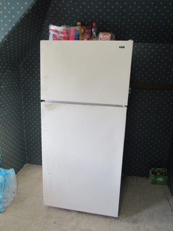3 bed, 1 bath apartment for rent at 25 Crescent Unit 2, Oakdale — photo 5 of 20