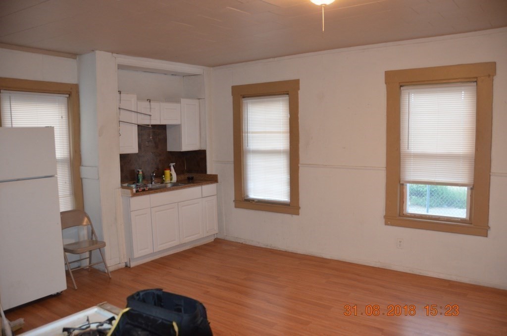 3 bed, 1 bath apartment for rent at 25 Crescent Unit 2, Oakdale — photo 8 of 20