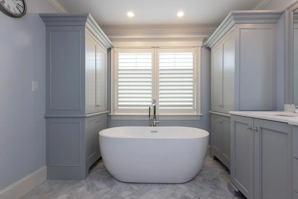 4 bed, 4+ bath apartment for rent at 25 Cushing Ave, Crow Point — photo 18 of 32