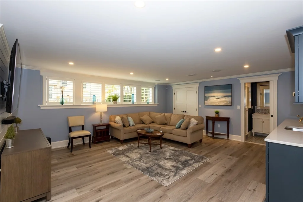 4 bed, 4+ bath apartment for rent at 25 Cushing Ave, Crow Point — photo 25 of 32